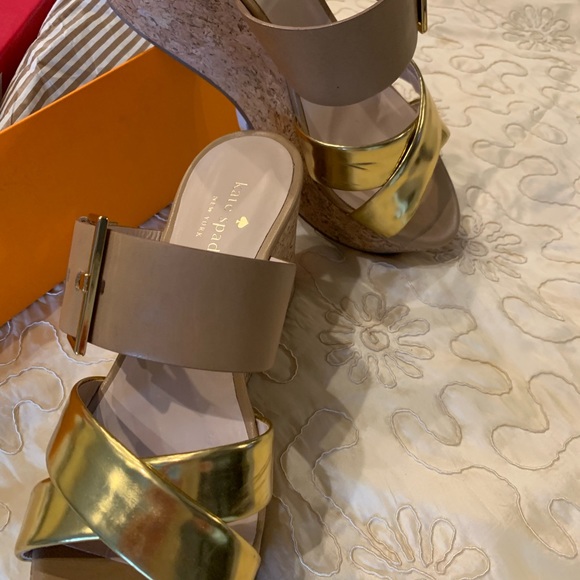 Kate Spade wedges tan & gold - Picture 2 of 5